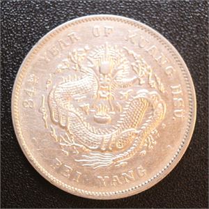 Kina 1 dollar 0/900 sølv kv. 1++