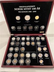 Norsk mynt 100 år 1906-2006 i skrin