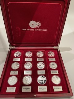 37 medaljer fra serien 1814 - 2014. 999. sølv