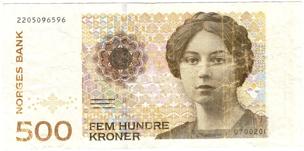500 kroner 200x seddelen er uten holografisk stripe.