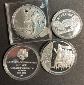 4 stk Norske medaljer i sølv 125 g med kapsler kv 0