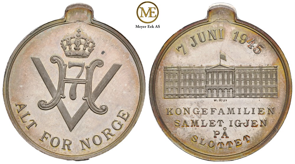 Kongefamilien samlet igjen 7 juni 1945. Sølv. Kv.0