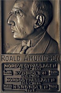 Samling med Nansen og Amundsen medaljer. VK